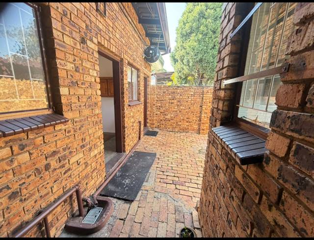 4 BEDROOM FREESTANDING FOR SALE IN THE REEDS